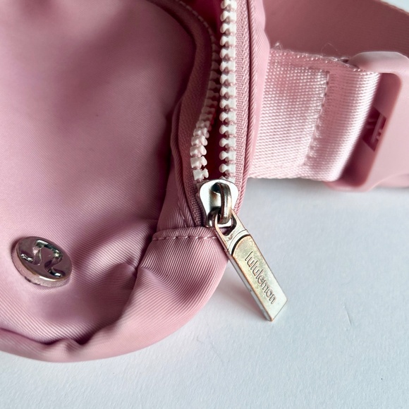 Lululemon Pink Nylon belt bag - Picture 15 of 15